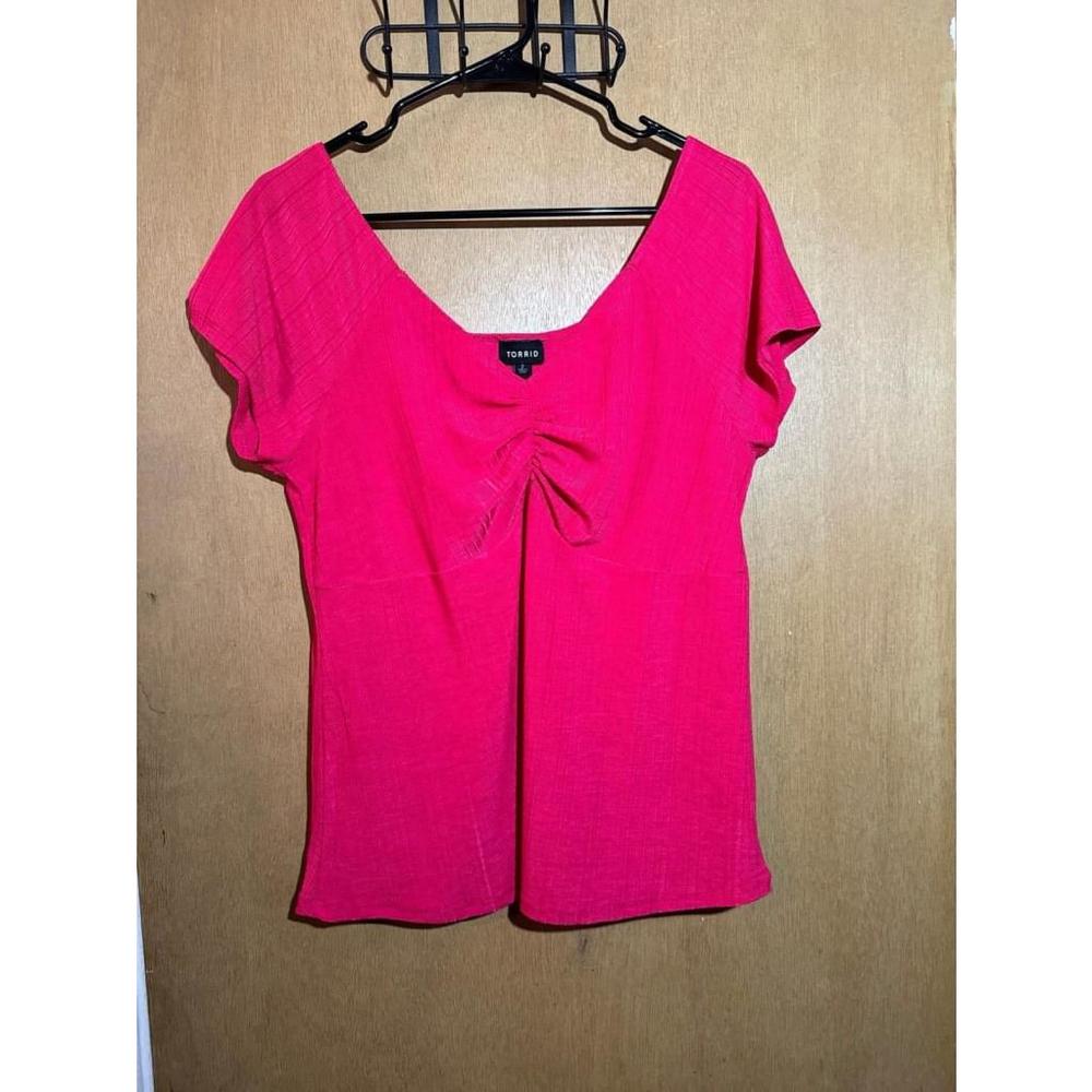Torrid Pink Short Sleeve Blouse with Sweetheart Neck Size 2